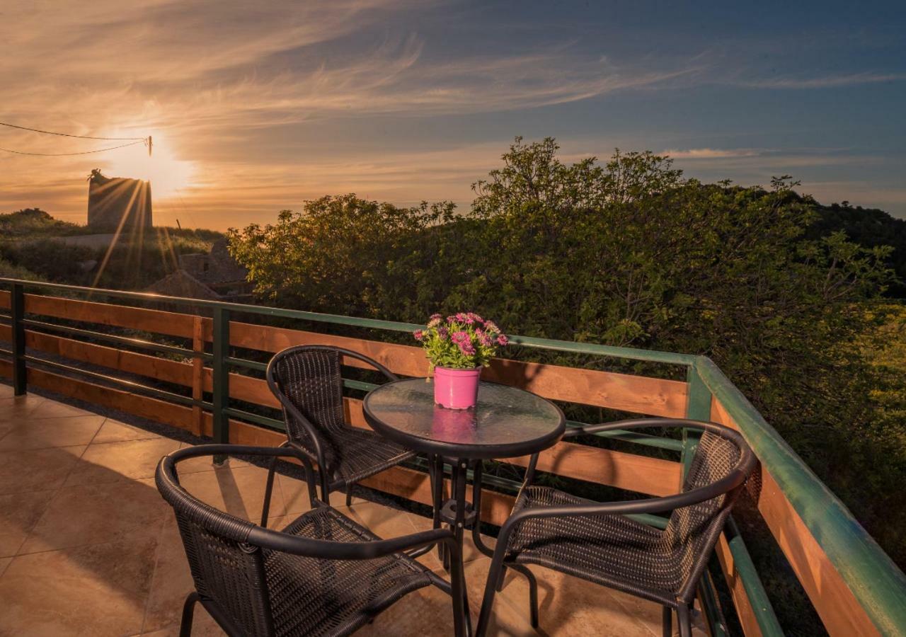 Villa Windmill Near Shipwreck Beach Volímai Екстериор снимка